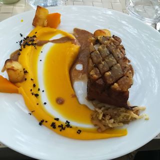 Magret de canard, potiron. L' automne qui ce approche #amboise #france #foodlovers #foodlover #frencjfood #ymmu #food #eucomosimnointagram #comidaboa #viagem #chefslife Magret de canard, potiron. L' automne qui ce approche #amboise #france #foodlovers #foodlover #frencjfood #ymmu #food #eucomosimnointagram #comidaboa #viagem #chefslife