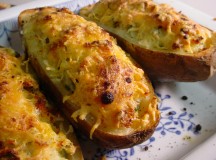 Simplesmente: batatas assadas recheadas